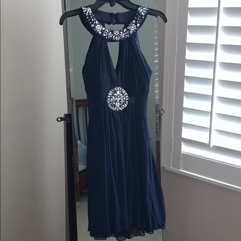 Darling navy stress for black tie or prom !
